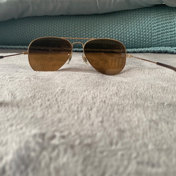 Ray-Ban Aviator Classic Sunglasses - Picture 3 of 10
